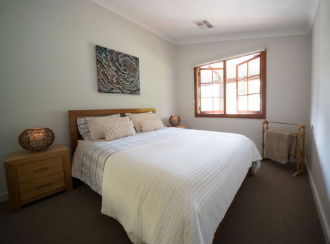 The Farmhouse - Accommodation Main Beach 6