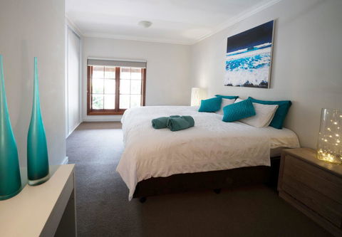 The Farmhouse - Accommodation Main Beach 5