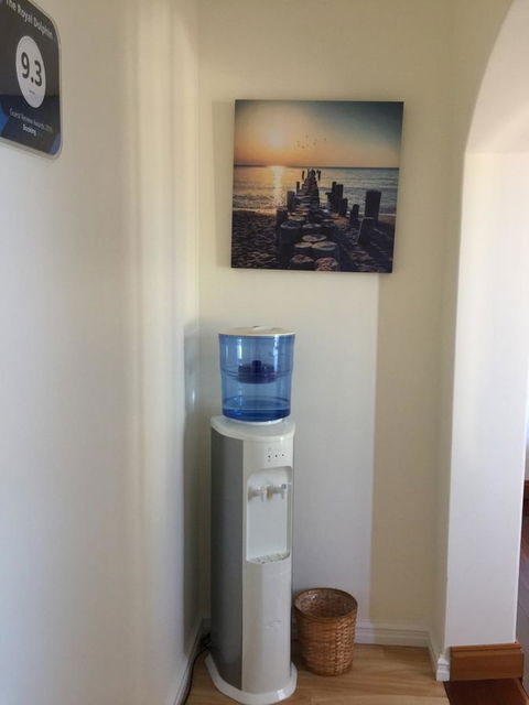 The Royal Dolphin Bed & Breakfast Safety Bay - Accommodation Main Beach 26