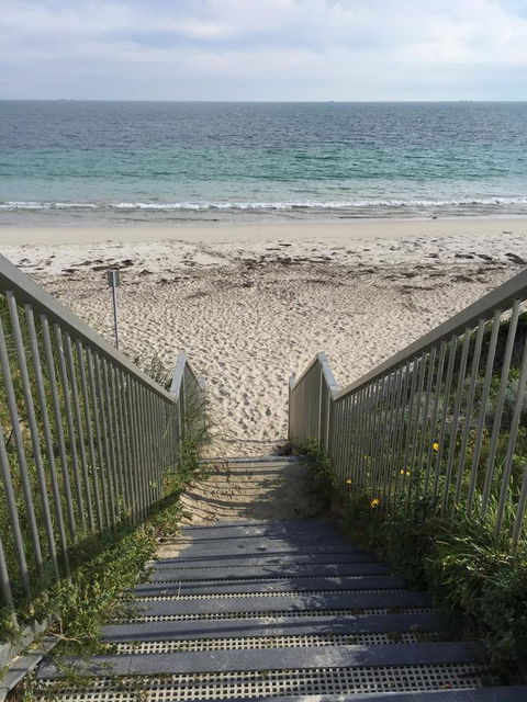 The Royal Dolphin Bed & Breakfast Safety Bay - Accommodation Main Beach 22