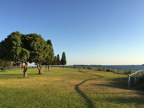 The Royal Dolphin Bed & Breakfast Safety Bay - Accommodation Main Beach 23