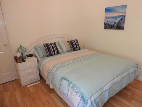 The Royal Dolphin Bed & Breakfast Safety Bay - Accommodation Main Beach 10
