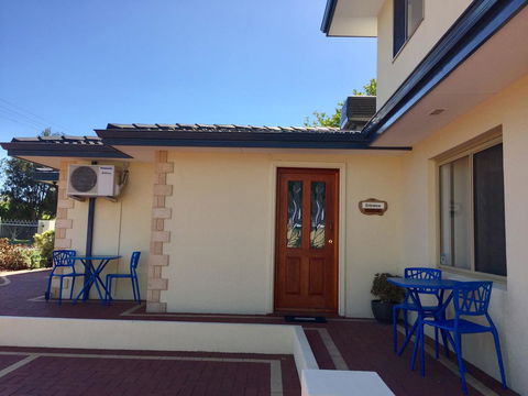 The Royal Dolphin Bed & Breakfast Safety Bay - Accommodation Main Beach 25