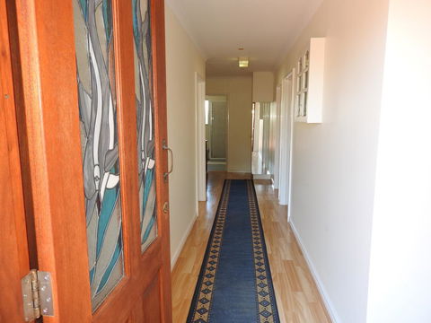 The Royal Dolphin Bed & Breakfast Safety Bay - Accommodation Main Beach 13