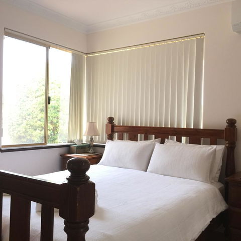 The Royal Dolphin Bed & Breakfast Safety Bay - Accommodation Main Beach 3
