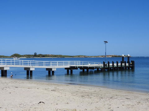 The Royal Dolphin Bed & Breakfast Safety Bay - Accommodation Main Beach 11