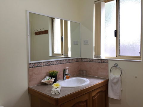 The Royal Dolphin Bed & Breakfast Safety Bay - Accommodation Main Beach 20