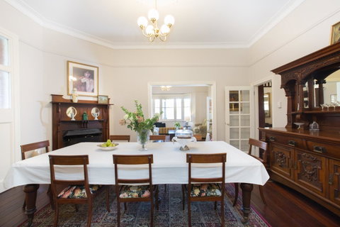 Historic Oakhill House Entire Estate - Accommodation Main Beach 14