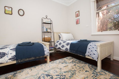 Historic Oakhill House Entire Estate - Accommodation Main Beach 10
