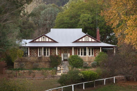 Historic Oakhill House Entire Estate - Accommodation Main Beach 11