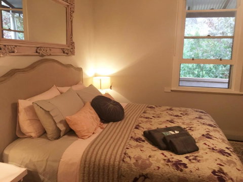 Historic Oakhill House Entire Estate - Accommodation Main Beach 8