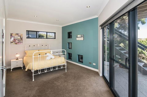 Rockpool - Accommodation Main Beach 32