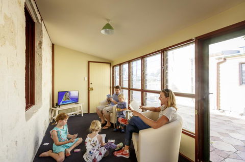 Fremantle Colonial Cottages - Accommodation Main Beach 13