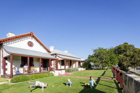 Fremantle Colonial Cottages - Accommodation Main Beach 9