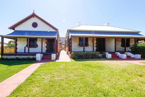 Fremantle Colonial Cottages - Accommodation Main Beach 0