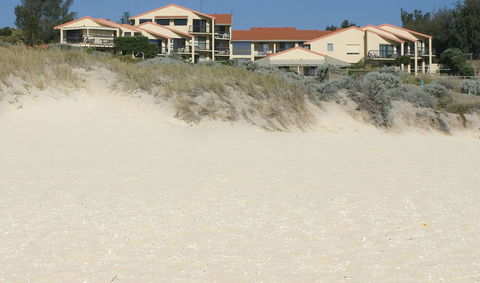 Scarborough & Absolutely Beachfront - Accommodation Main Beach 0