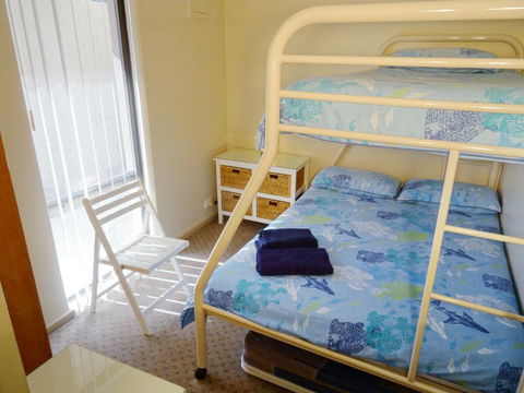 Scarborough & Absolutely Beachfront - Accommodation Main Beach 6