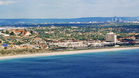 Scarborough & Absolutely Beachfront - Accommodation Main Beach 1