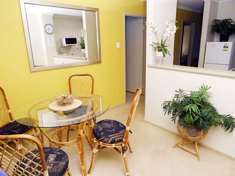 Scarborough & Absolutely Beachfront - Accommodation Main Beach 11
