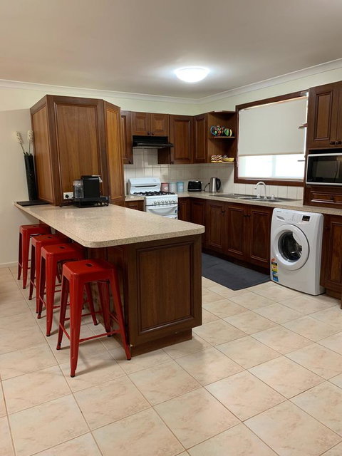 The Cottage That Could - Accommodation Main Beach 6