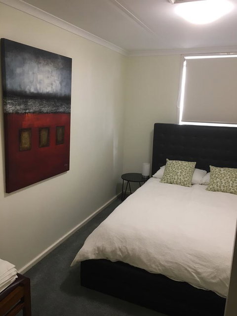 The Cottage That Could - Accommodation Main Beach 9
