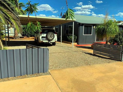 The Cottage That Could - Accommodation Main Beach 0