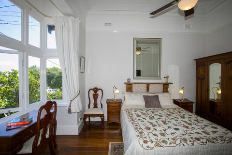 Danum House - Accommodation Main Beach 7