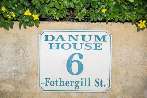 Danum House - Accommodation Main Beach 23