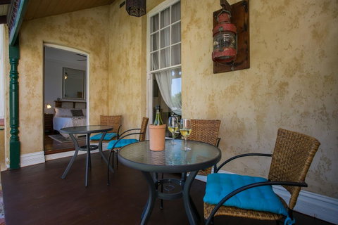 Danum House - Accommodation Main Beach 18