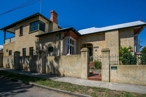 Danum House - Accommodation Main Beach 22