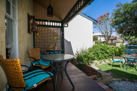 Danum House - Accommodation Main Beach 20