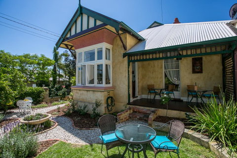 Danum House - Accommodation Main Beach 15