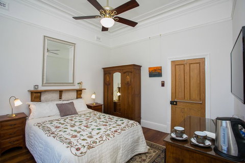 Danum House - Accommodation Main Beach 19
