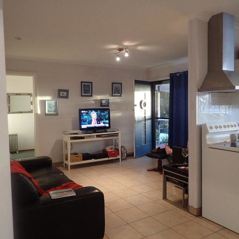 Moore River Cottage - Accommodation Main Beach 3