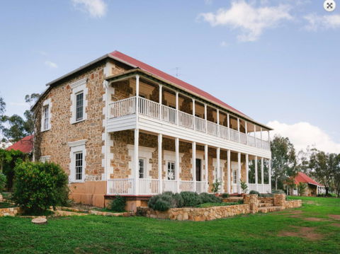 Daisy Cottage - Accommodation Main Beach 9