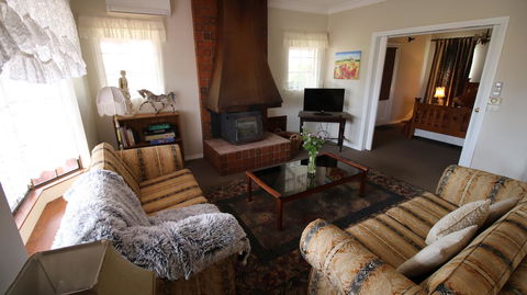 Daisy Cottage - Accommodation Main Beach 24