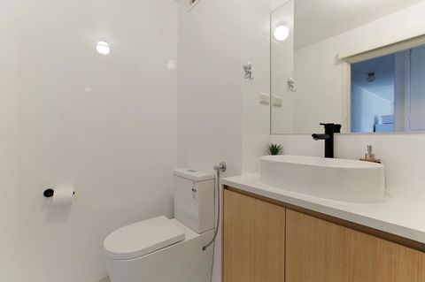 SEA BREEZE â€“ Between Cottesloe Beach & Swan River - Accommodation Main Beach 3