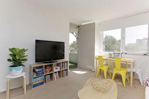 SEA BREEZE â€“ Between Cottesloe Beach & Swan River - Accommodation Main Beach 1