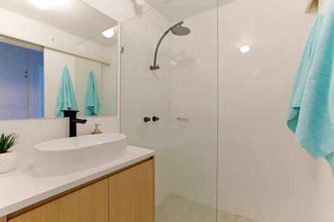 SEA BREEZE â€“ Between Cottesloe Beach & Swan River - Accommodation Main Beach 11