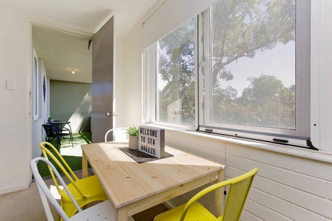 SEA BREEZE â€“ Between Cottesloe Beach & Swan River - Accommodation Main Beach 9