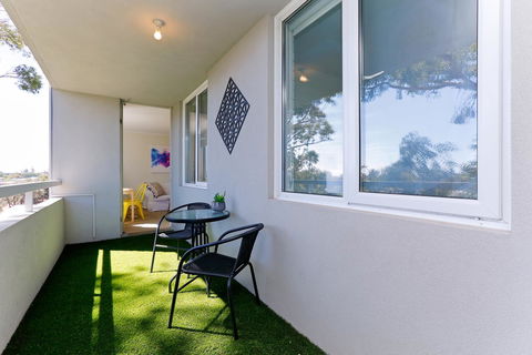 SEA BREEZE â€“ Between Cottesloe Beach & Swan River - Accommodation Main Beach 2