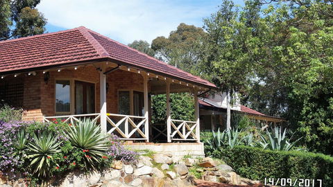 Eleebana Guest House - Accommodation Main Beach 17