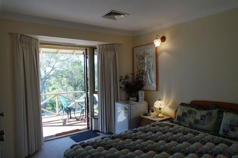 Eleebana Guest House - Accommodation Main Beach 40