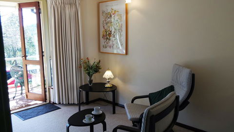 Eleebana Guest House - Accommodation Main Beach 4