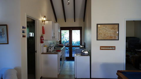 Eleebana Guest House - Accommodation Main Beach 22