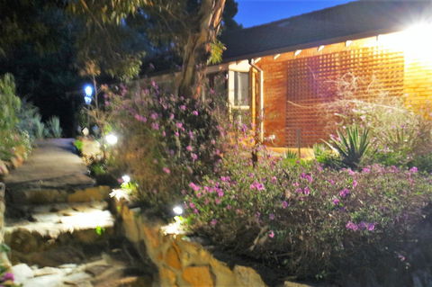 Eleebana Guest House - Accommodation Main Beach 38
