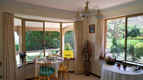 Eleebana Guest House - Accommodation Main Beach 30