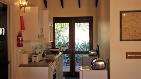 Eleebana Guest House - Accommodation Main Beach 21