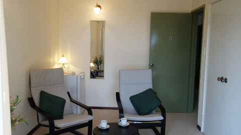 Eleebana Guest House - Accommodation Main Beach 6
