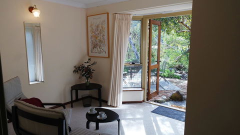 Eleebana Guest House - Accommodation Main Beach 2